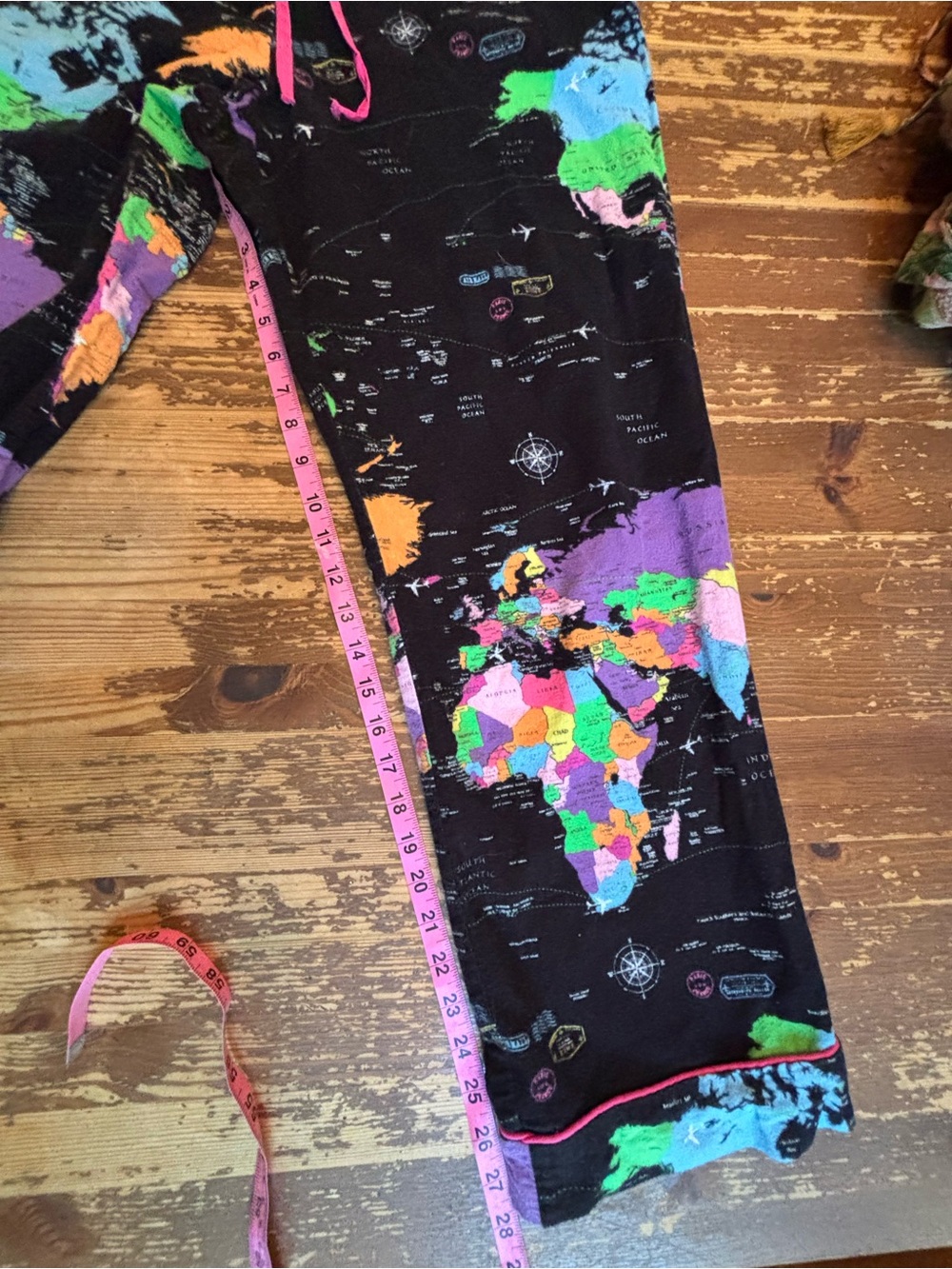 BedHead vintage Black World Map Pajama Set with Multicolor Print. Medium - Picture 7 of 16